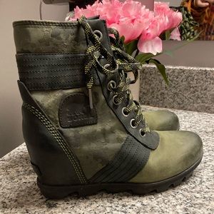 SOREL WEDGE BOOTS